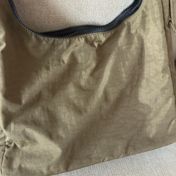 BAGGU Nylon Shoulder Bag in Seaweed - Picture 5 of 9